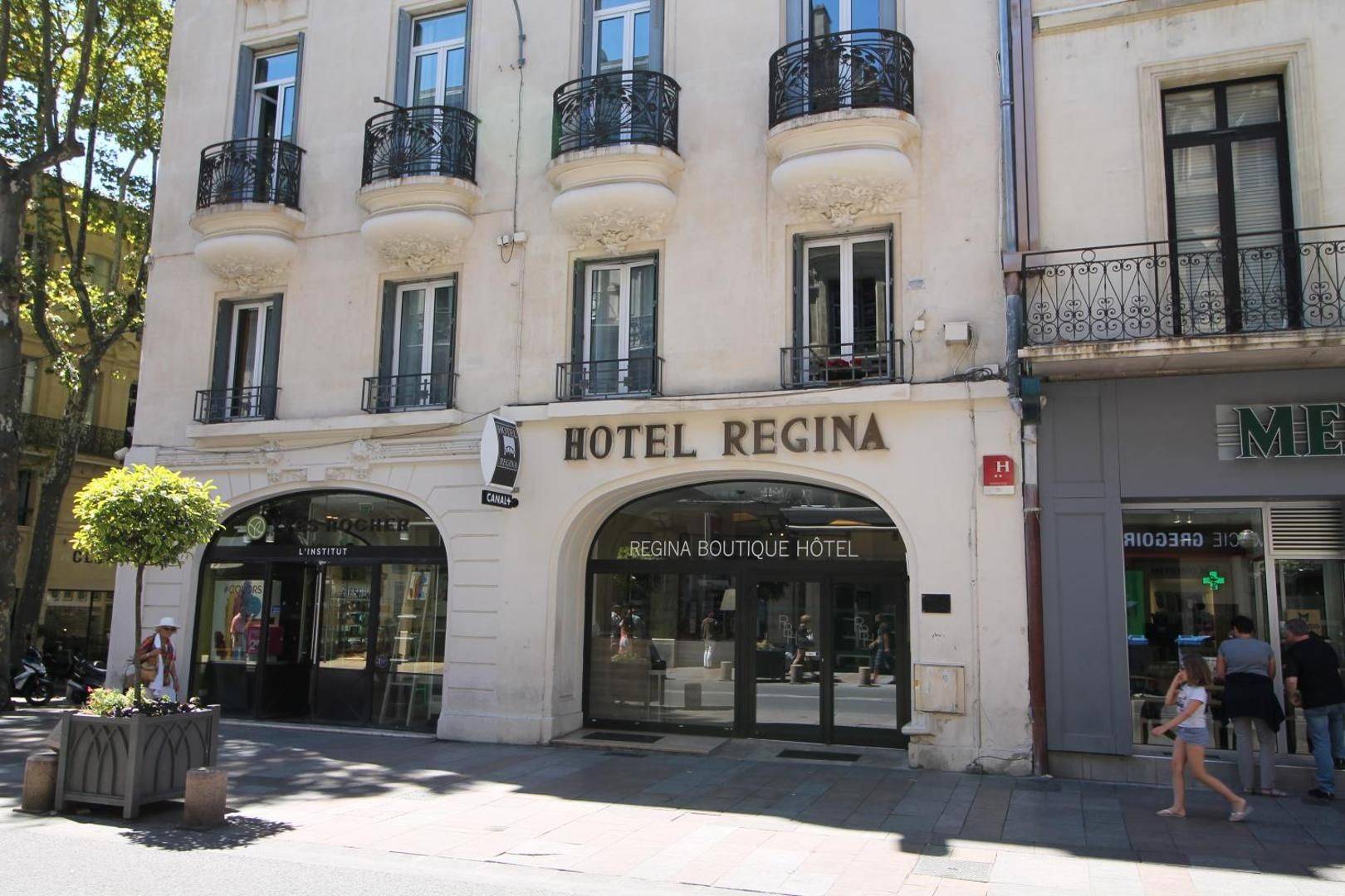 (c) Hotelregina-avignon.fr